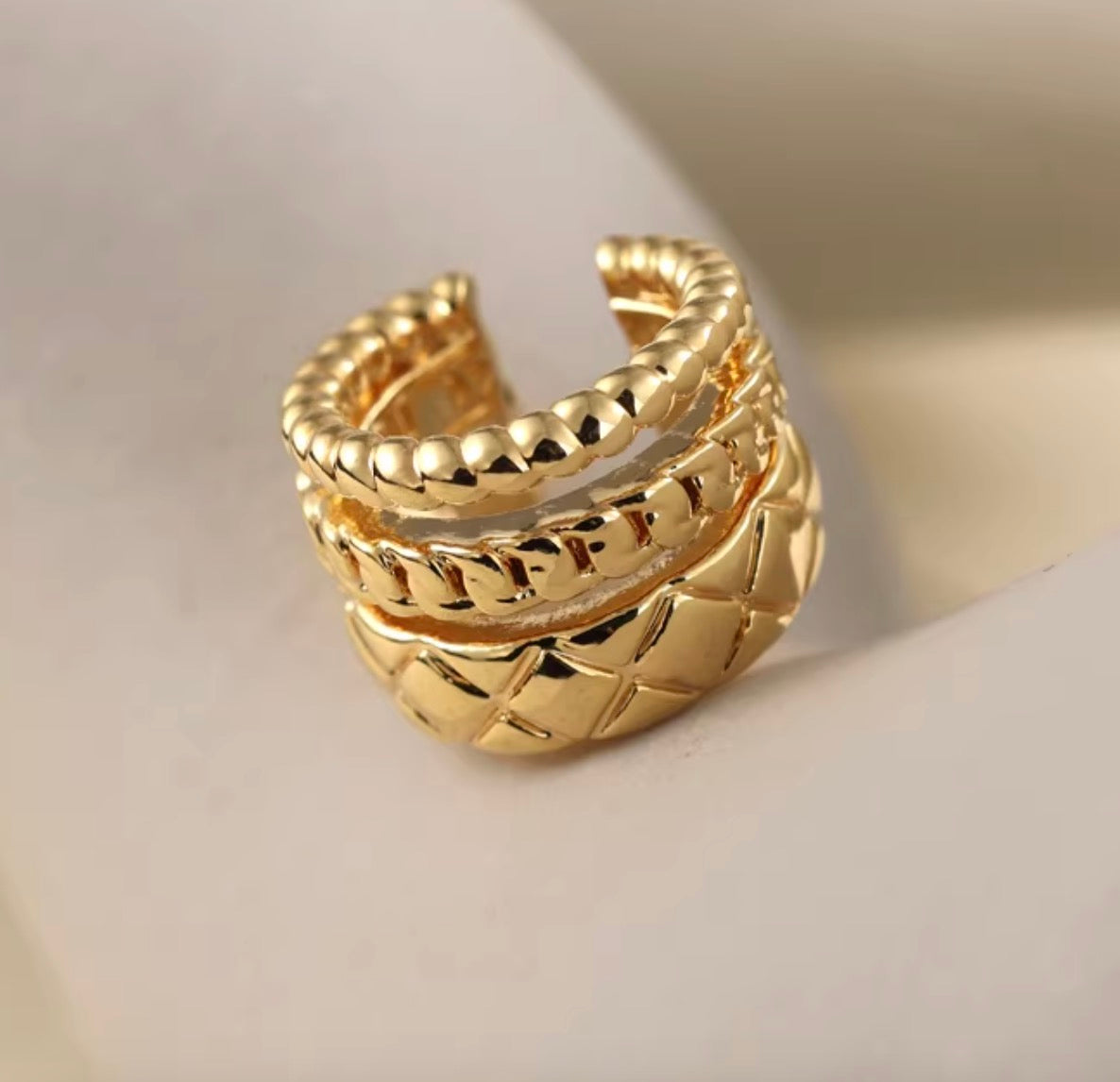 K18YG イヤーカフ 3連 18k イエローゴールド キルティング 三連 リング型 片耳用 X 模様 中空