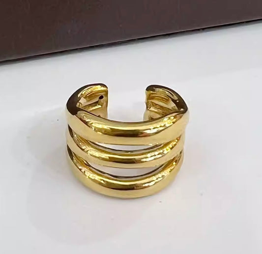 K18YG イヤーカフ 3連 18k イエローゴールド 三連 シングル 片耳用 中空 メンズ レディース