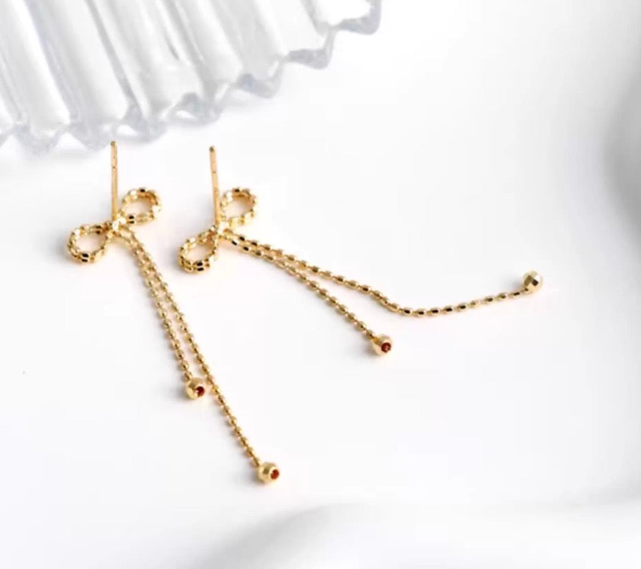 K18YG チェーンピアス ロングピアス スタッドピアス リボン 18k イエローゴールド カットボール キラキラ ボールチェーン 揺れる 可愛い