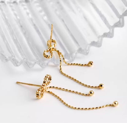 K18YG チェーンピアス ロングピアス スタッドピアス リボン 18k イエローゴールド カットボール キラキラ ボールチェーン 揺れる 可愛い