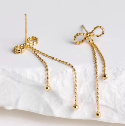 K18YG チェーンピアス ロングピアス スタッドピアス リボン 18k イエローゴールド カットボール キラキラ ボールチェーン 揺れる 可愛い