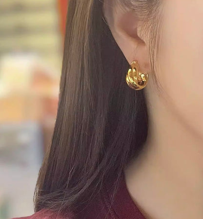 K18YG 3連 リングピアス ツイスト フープピアス 中空 18k ぷっくり ボリューム