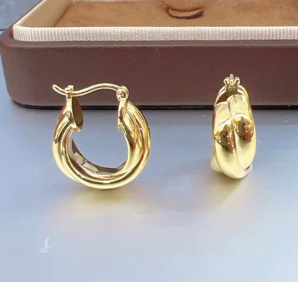 K18YG 3連 リングピアス ツイスト フープピアス 中空 18k ぷっくり ボリューム