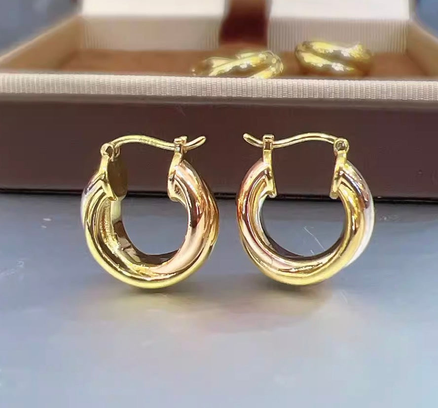 K18YG 3連 リングピアス ツイスト フープピアス 中空 18k ぷっくり ボリューム