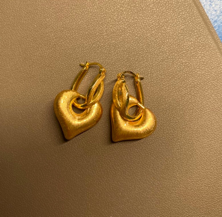 K18YG ハート 2way リングピアス 18K ヘアライン 艶消し フープ 中空  やすり加工 チャーム 揺れる