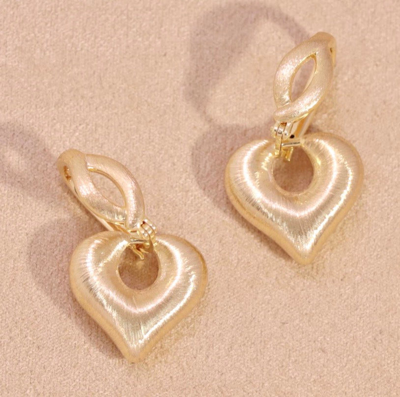 K18YG ハート 2way リングピアス 18K ヘアライン 艶消し フープ 中空  やすり加工 チャーム 揺れる