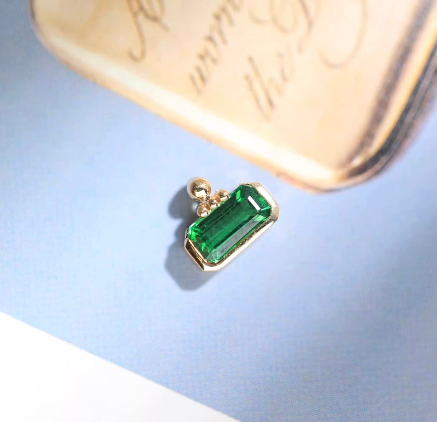 K18YG ツァボライト カザニグリーン エメラルドカット ペンダント 18K 長方形 ネックレス チャーム