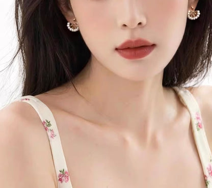 K18YG あこや真珠 ピアス スタッドピアス 揺れる 扇形 18K akoya pearl  丸い スマイル ベビーパール