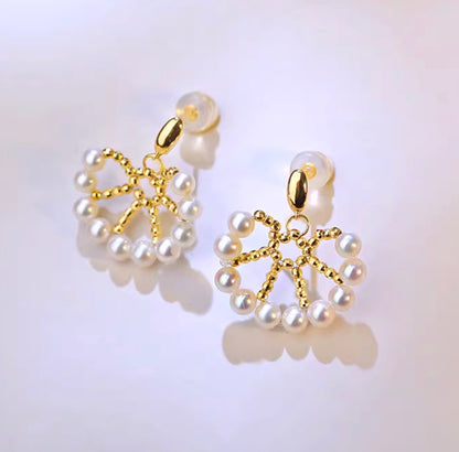 K18YG あこや真珠 ピアス スタッドピアス 揺れる 扇形 18K akoya pearl  丸い スマイル ベビーパール