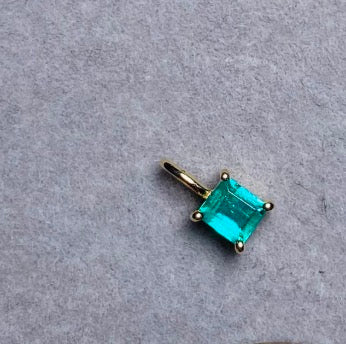 K18YG エメラルド ペンダント ネックレス チャーム 18k プリンセスカット