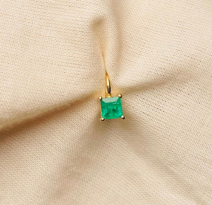 K18YG エメラルド ペンダント ネックレス チャーム 18k プリンセスカット