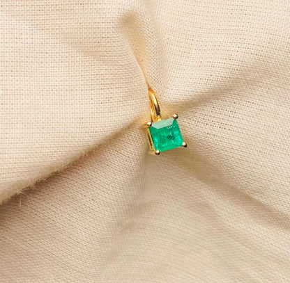 K18YG エメラルド ペンダント ネックレス チャーム 18k プリンセスカット