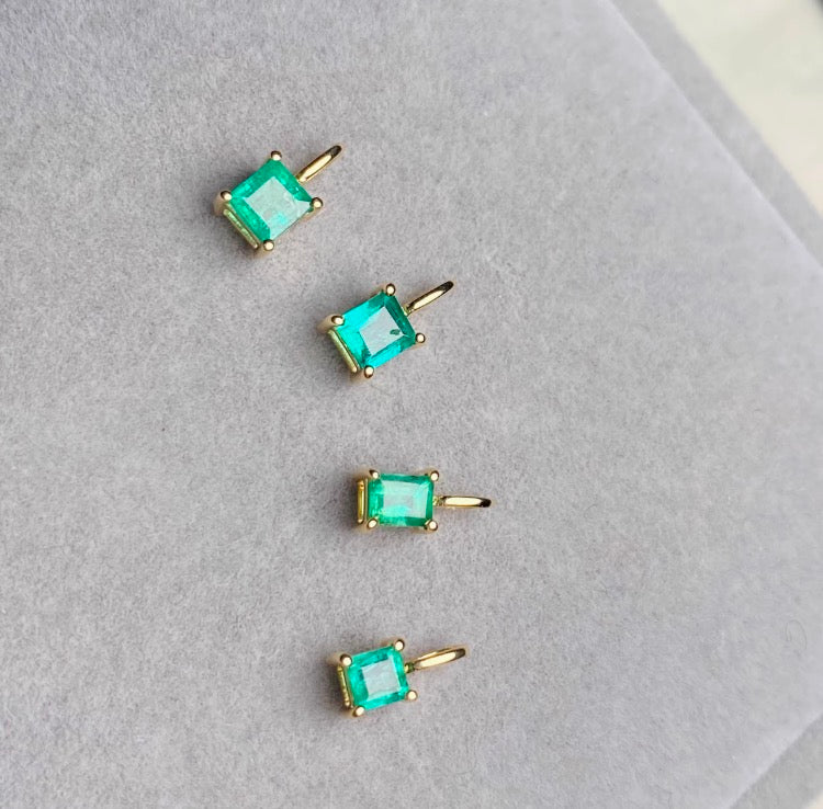 K18YG エメラルド ペンダント ネックレス チャーム 18k プリンセスカット