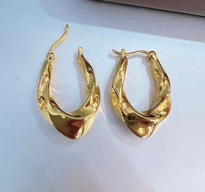 K18YG ティアドロップ バロック 中空 フープピアス リングピアス 18K ツイスト ウェーブ