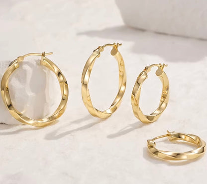 K18YG ピアス ツイスト 中空 フープピアス リングピアス 18K ラウンド 円形 ウェーブ