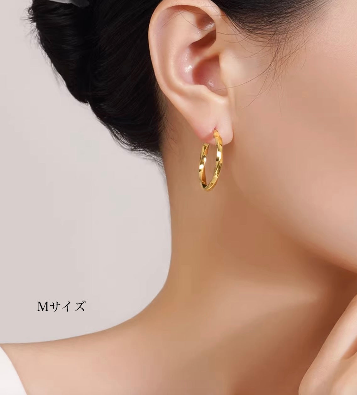 K18YG ピアス ツイスト 中空 フープピアス リングピアス 18K ラウンド 円形 ウェーブ