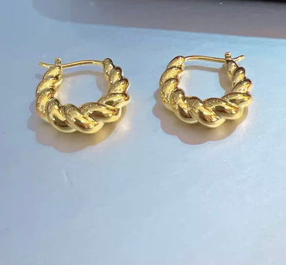K18YG ピアス ツイスト ロープ フープピアス リングピアス 18K 中空ピアス 綱