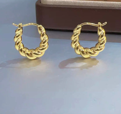 K18YG ピアス ツイスト ロープ フープピアス リングピアス 18K 中空ピアス 綱