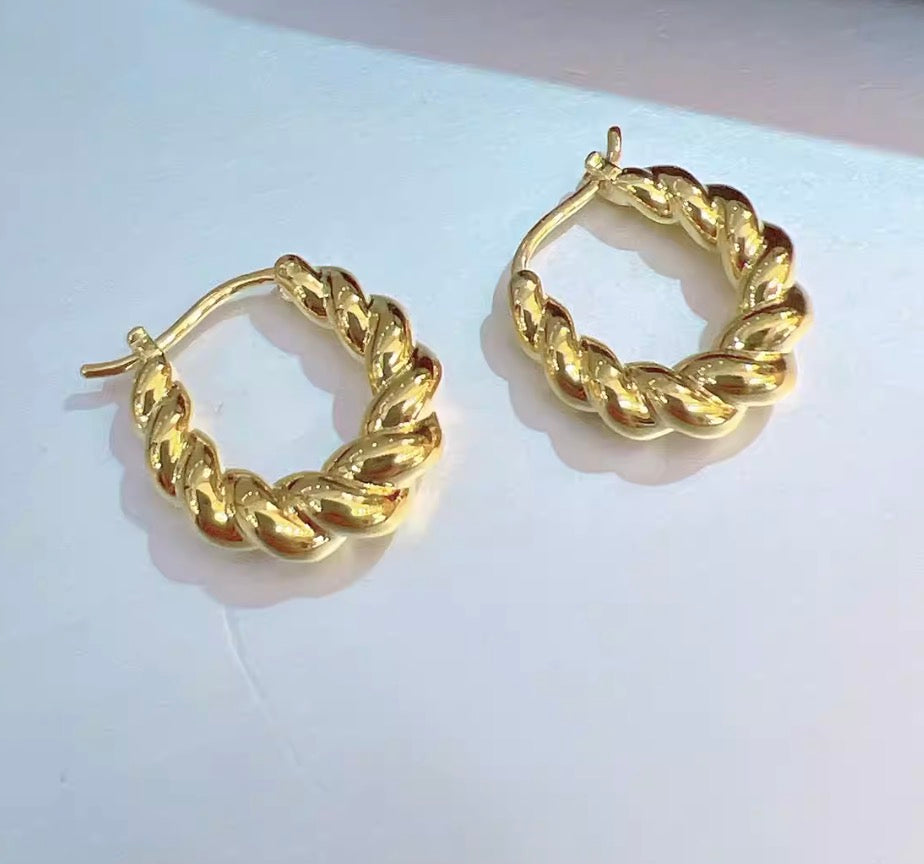 K18YG ピアス ツイスト ロープ フープピアス リングピアス 18K 中空ピアス 綱