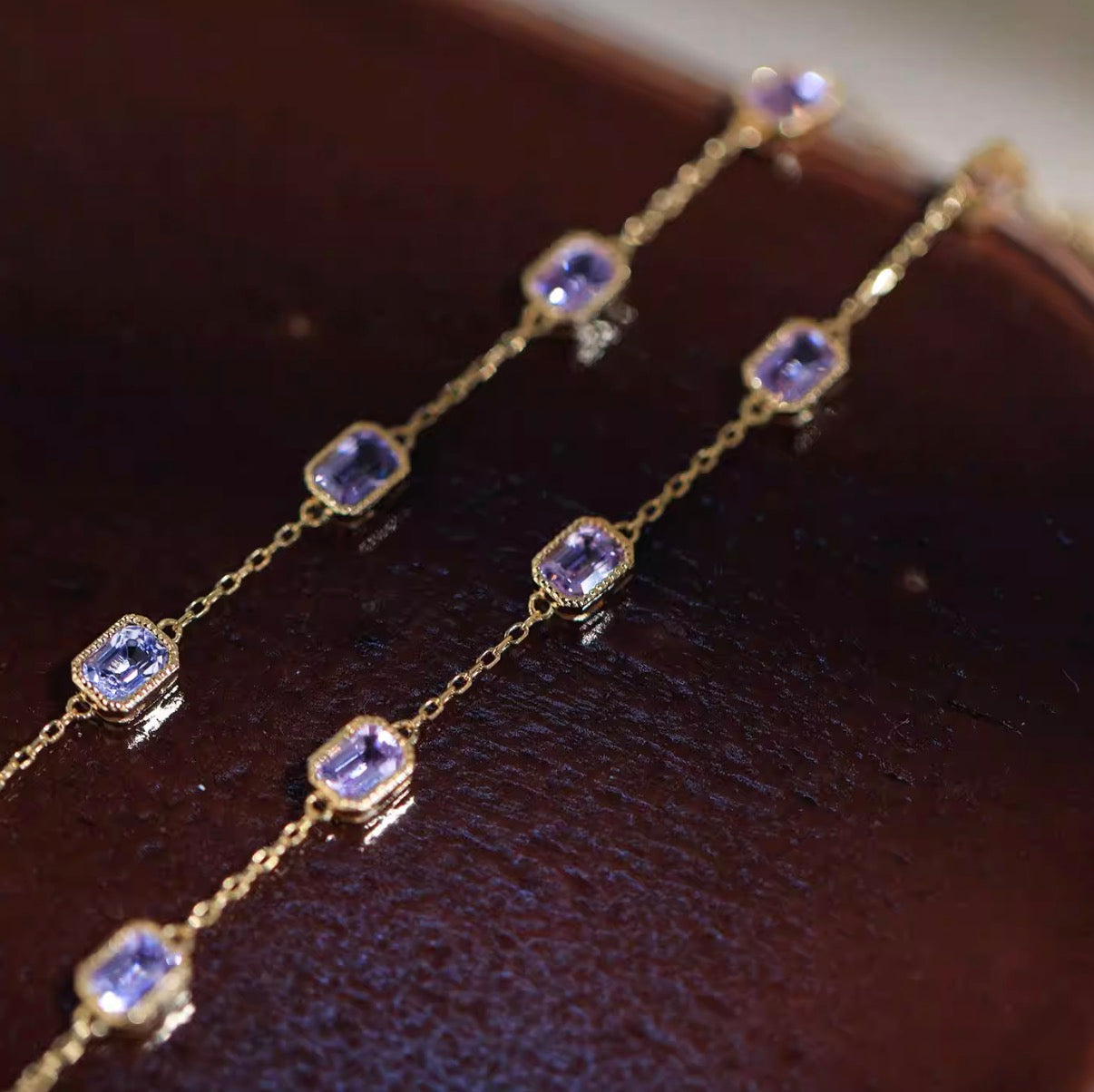 K18YG パープルサファイア エメラルドカット ブレスレット 18K 紫 ステーションチャーム