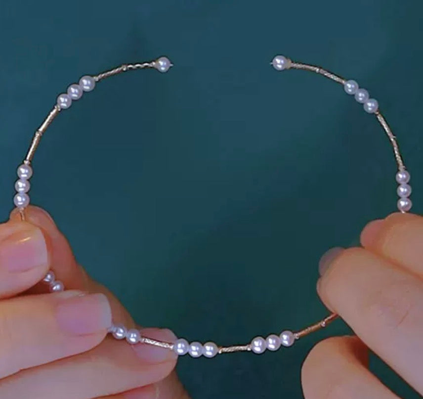 K18YG あこや真珠 ステーション バングル 3連 18K アコヤ イエローゴールド ブレスレット オープンバングル 弾力 ワイヤー ベビーパール