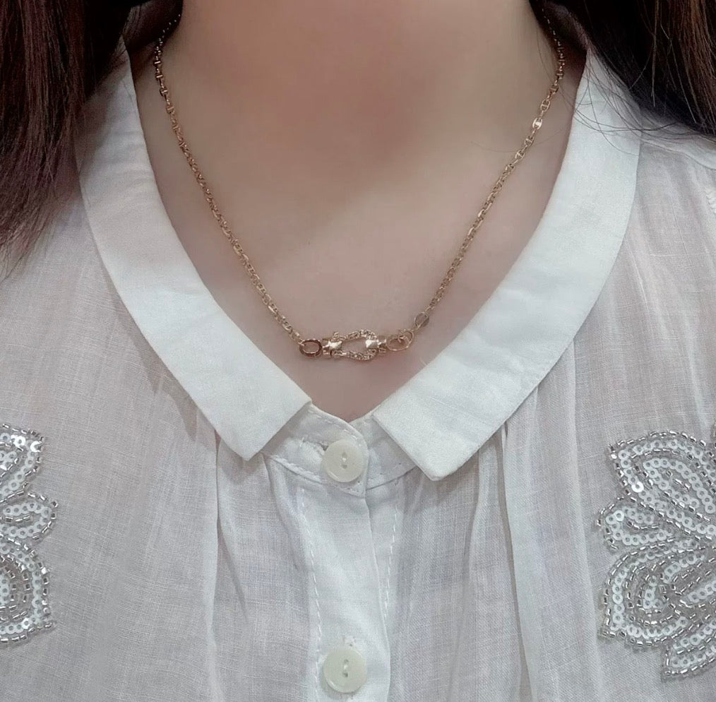 K18YG ペンダントチャーム バックルパーツ クラスプ コネクター 18k 蹄鉄 ダイヤモンドカット