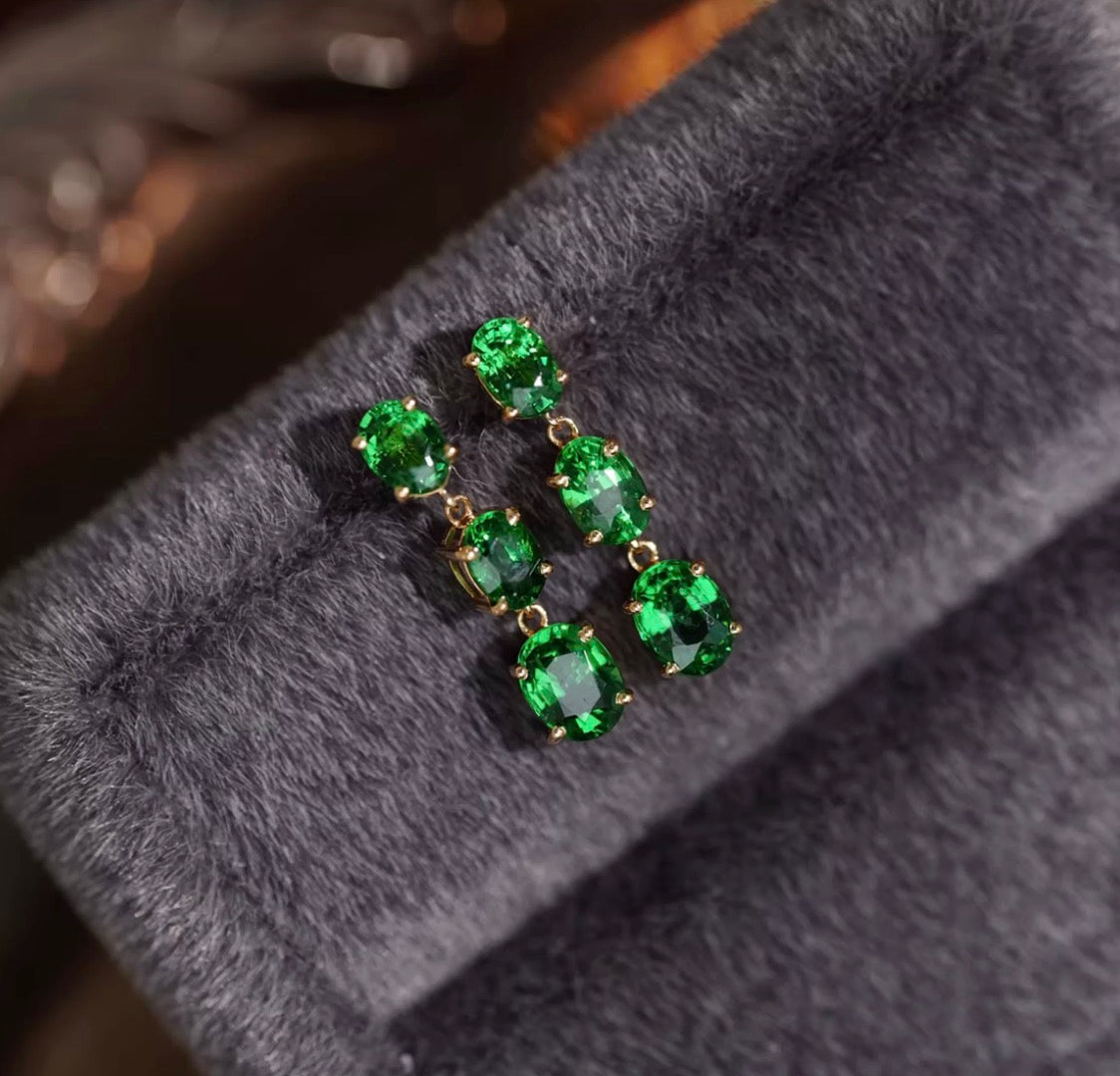 K18YG ツァボライト 2.5ct スタッドピアス 3連 3石 揺れる グリーンガーネット 18K 18金 イエローゴールド 楕円形 オーバル ドロップピアス