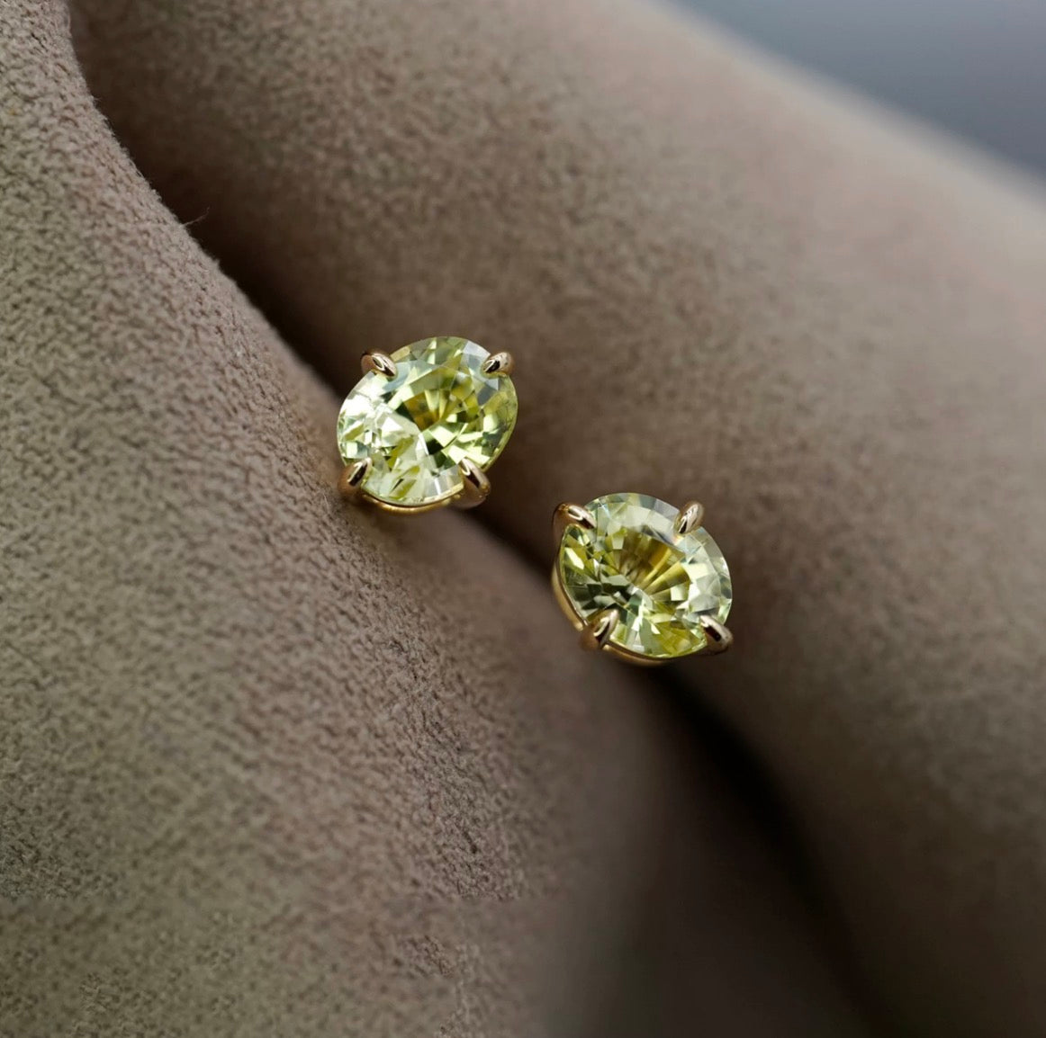 K18YG 天然 クリソベリル オーバル スタッドピアス 18K イエローゴールド 楕円形