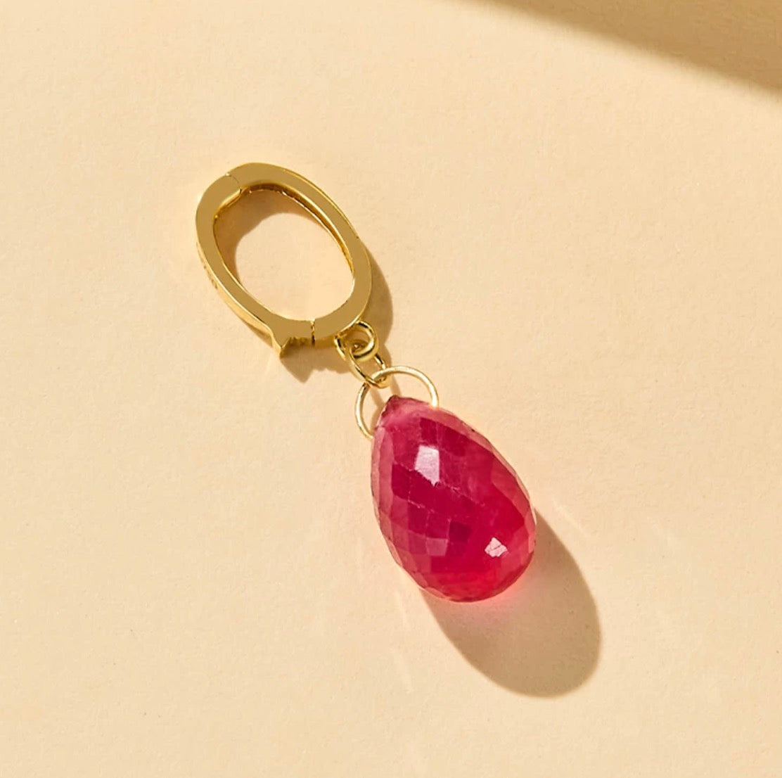 K18YG 天然ルビー ティアドロップチャーム 雫 18k イエローゴールド ペンダント ペアシェイプ 引き輪 クラスプチャーム ファセットカット