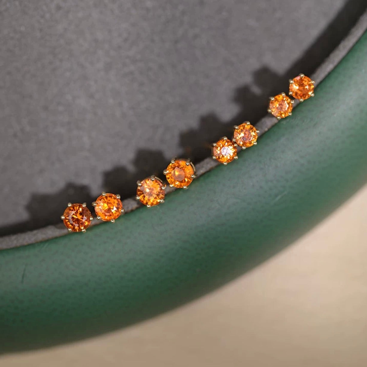 K18YG オレンジガーネット スタッドピアス スペサルティンガーネット イエローゴールド 18k 一粒 太陽モチーフ シンプル 18金