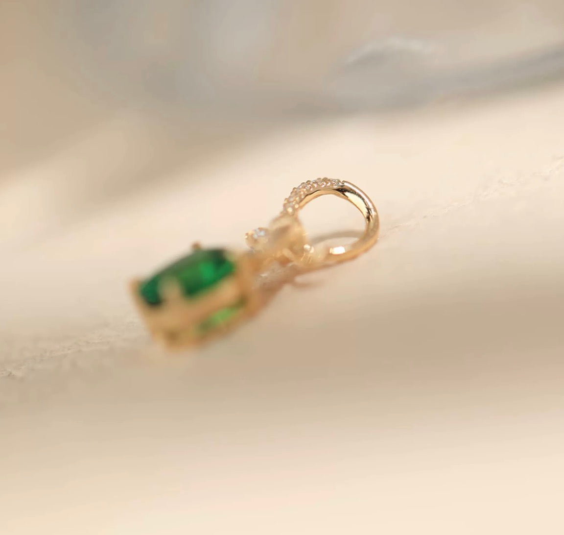 K18YG 天然ツァボライト ペンダント オーバル イエローゴールド 18k メレダイヤ 18金 ネックレス チャーム 縁結び リボン