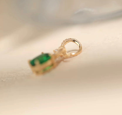 K18YG 天然ツァボライト ペンダント オーバル イエローゴールド 18k メレダイヤ 18金 ネックレス チャーム 縁結び リボン