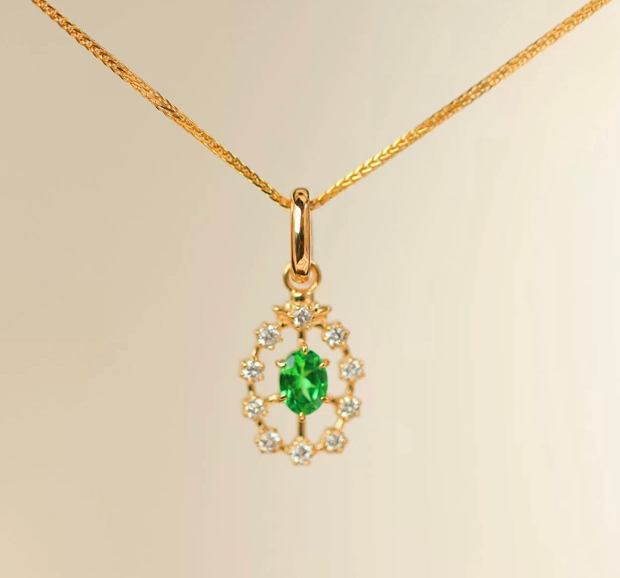 K18YG ツァボライト オーバル メレダイヤ レース 透け イエローゴールド 18k 18金 バチカン開閉 ネックレス チャーム
