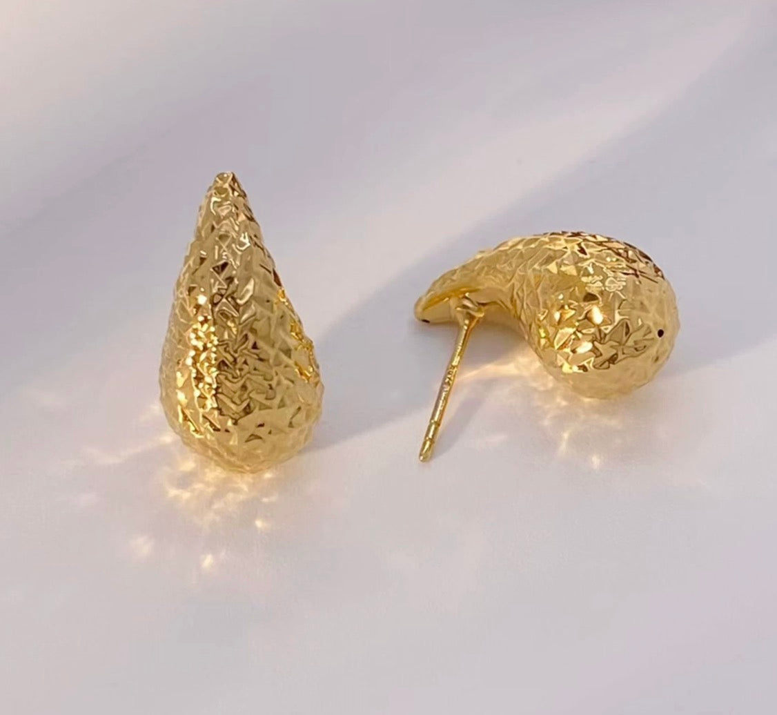 K18YG バロック ティアドロップ 中空 スタッドピアス 18金 イエローゴールド イタリアンジュエリー 18K 雫 涙 カットボール ぷっくり