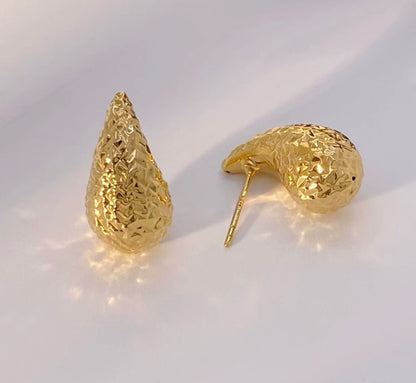 K18YG バロック ティアドロップ 中空 スタッドピアス 18金 イエローゴールド イタリアンジュエリー 18K 雫 涙 カットボール ぷっくり