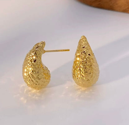 K18YG バロック ティアドロップ 中空 スタッドピアス 18金 イエローゴールド イタリアンジュエリー 18K 雫 涙 カットボール ぷっくり