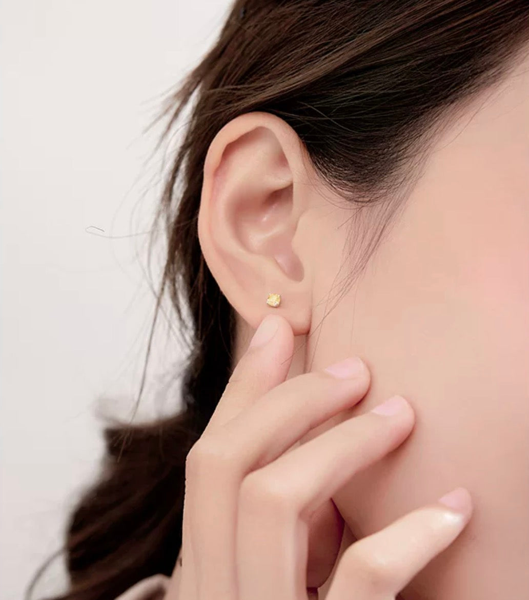 pt950 イエローダイヤ スタッドピアス 一粒 プラチナ カラーダイヤモンド Zカラー スクエア 0.15ct~