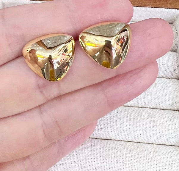 K18YG 中空ピアス トライアングル スタッドピアス イタリアンジュエリー 鏡面 18k 三角形 立体 ラージ 大きめ