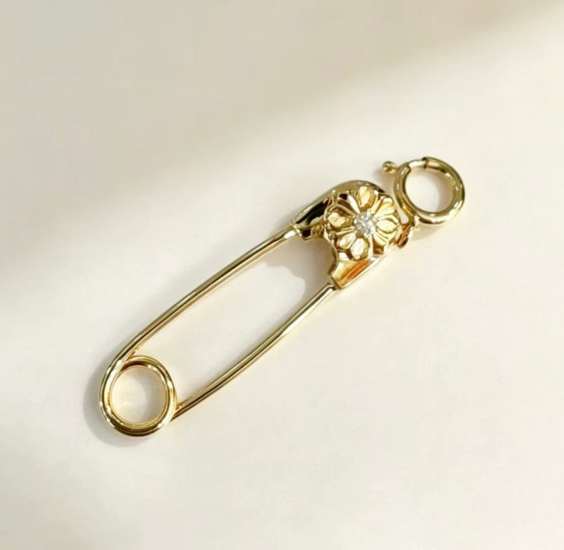 K18YG ダイヤモンド エメラルド 花 ブローチ ペンダント au750 安全ピン チャーム留め 18K ヒキワ イエローゴールド 繋ぎ 引き輪 チャーム