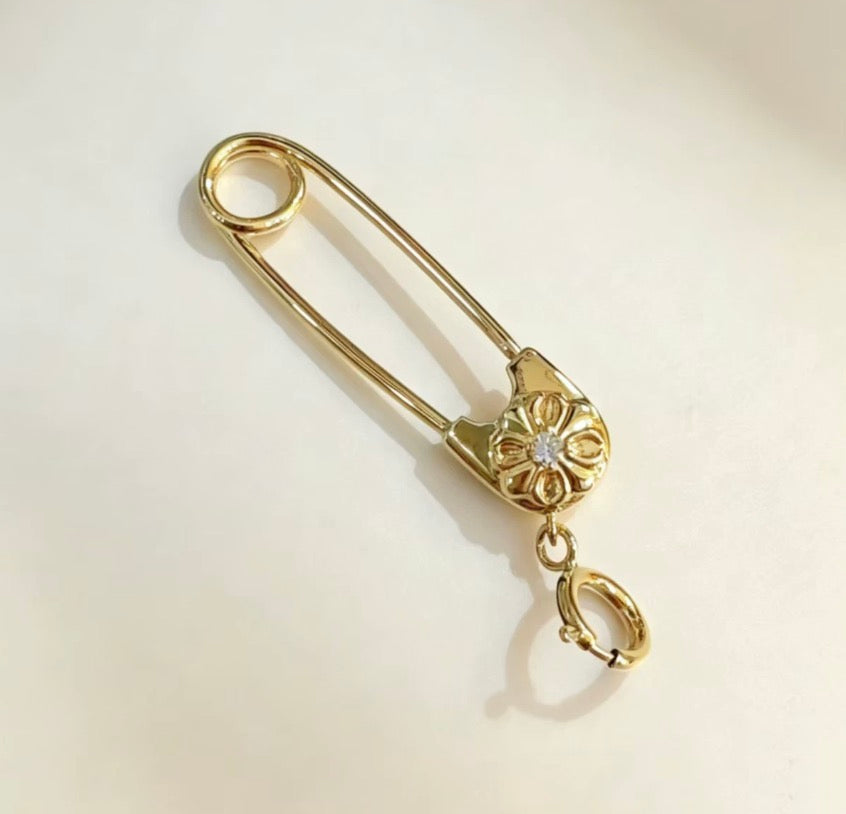 K18YG ダイヤモンド エメラルド 花 ブローチ ペンダント au750 安全ピン チャーム留め 18K ヒキワ イエローゴールド 繋ぎ 引き輪 チャーム