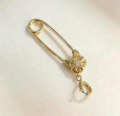 K18YG ダイヤモンド エメラルド 花 ブローチ ペンダント au750 安全ピン チャーム留め 18K ヒキワ イエローゴールド 繋ぎ 引き輪 チャーム