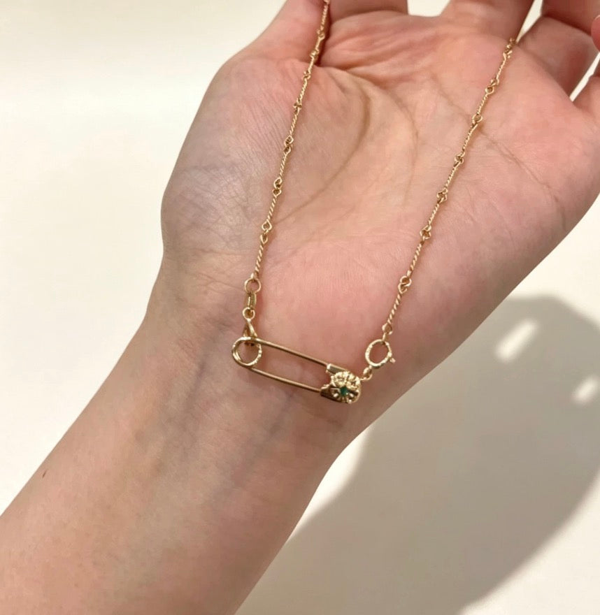 K18YG ダイヤモンド エメラルド 花 ブローチ ペンダント au750 安全ピン チャーム留め 18K ヒキワ イエローゴールド 繋ぎ 引き輪 チャーム
