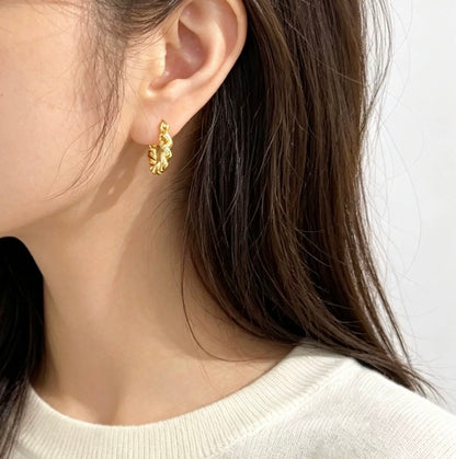 K18YG 中空ピアス ツイスト ロープ リングピアス イタリアンジュエリー 18k イエローゴールド 軽量 ねじり しめ縄
