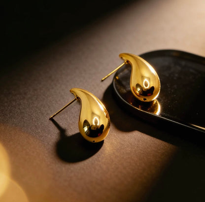 K18YG ぷっくり ティアドロップ スタッドピアス 中空ピアス イエローゴールド 丸い ドロップ型 18K 雫 イタリアンジュエリー