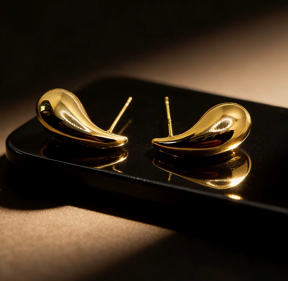 K18YG ぷっくり ティアドロップ スタッドピアス 中空ピアス イエローゴールド 丸い ドロップ型 18K 雫 イタリアンジュエリー