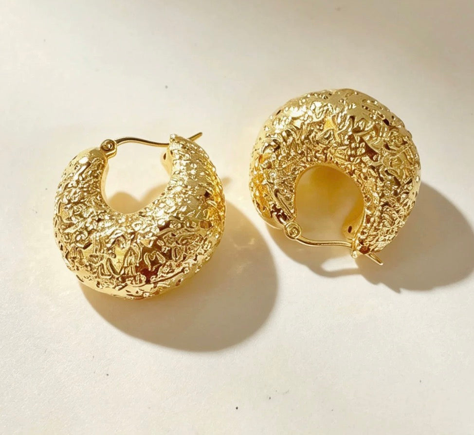 18K Yellow Gold Plump Teardrop Stud Earrings, Sizes S and M, 18K Yellow Gold Hollow Earrings, Round, Drop, Triangle, 18K Yellow Gold, Droplet, Teardrop