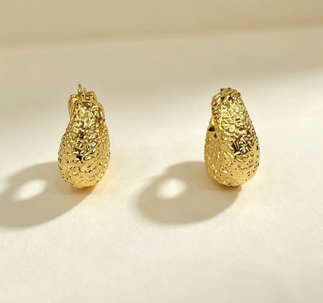 18K Yellow Gold Plump Teardrop Stud Earrings, Sizes S and M, 18K Yellow Gold Hollow Earrings, Round, Drop, Triangle, 18K Yellow Gold, Droplet, Teardrop