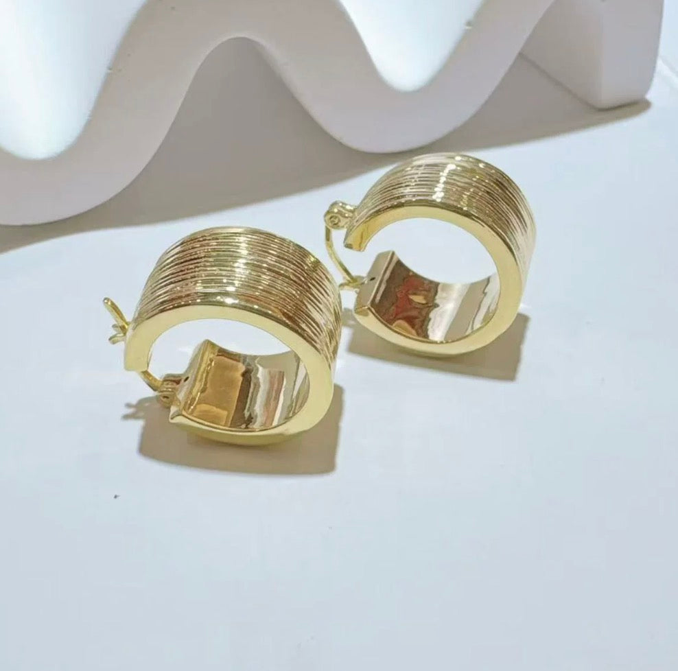 K18YG フープピアス ヘアライン イタリアンジュエリー リングピアス 18k