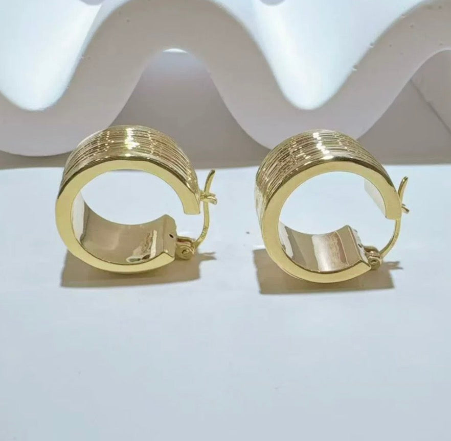K18YG フープピアス ヘアライン イタリアンジュエリー リングピアス 18k