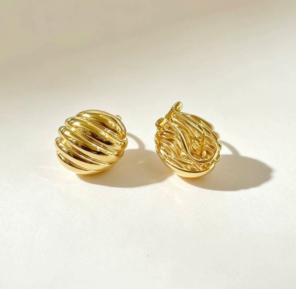 K18YG スタッドピアス オーバル ウェーブ イタリアンジュエリー ツイスト 繭 クリップ イエローゴールド 18K 中空ピアス イエローゴールド